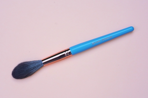 face-contouring-makeup-brush-soroka-os.jpg